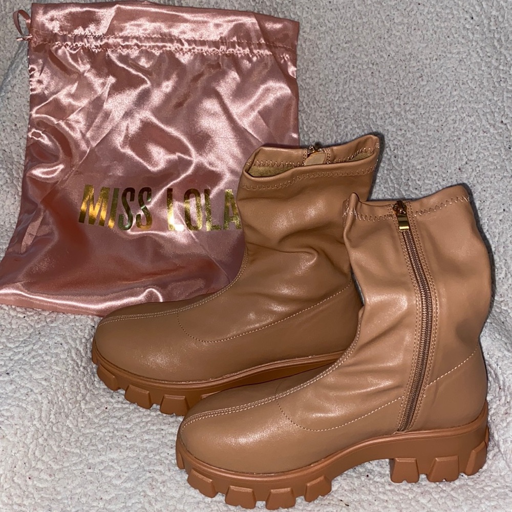 *CLOSET CLEAN OUT* Miss Lola brand new tan combat boots 👢